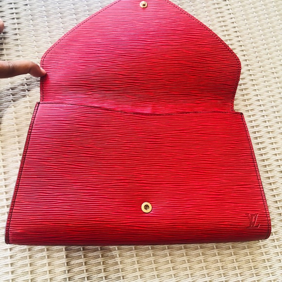 Authentic Louis Vuitton Carnime Red Epi Art Clutch - Picture 4 of 15